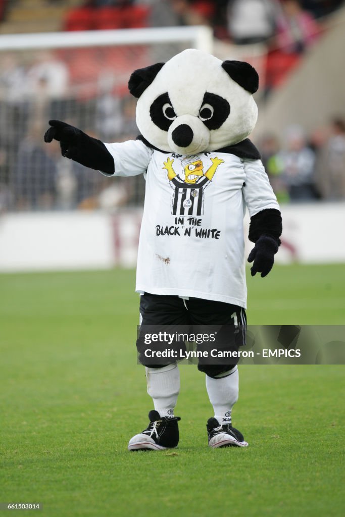 Soccer - Bell's Cup Final 2005 - St Mirren v Hamilton Academical - Excelsior Stadium - Airdrie