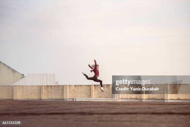 female ballet dancer dancing on a rooftop in lyon, france - personne sportive stockfoto's en -beelden