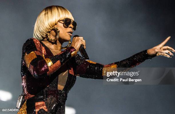 American R&B singer Mary J Blige performs on stage at Ziggo Dome, Amsterdam, Netherlands, 25 October 2016.