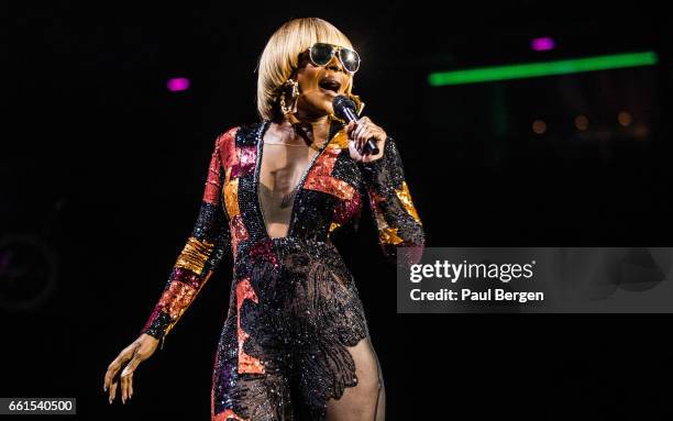 American R&B singer Mary J Blige performs on stage at Ziggo Dome, Amsterdam, Netherlands, 25 October 2016.