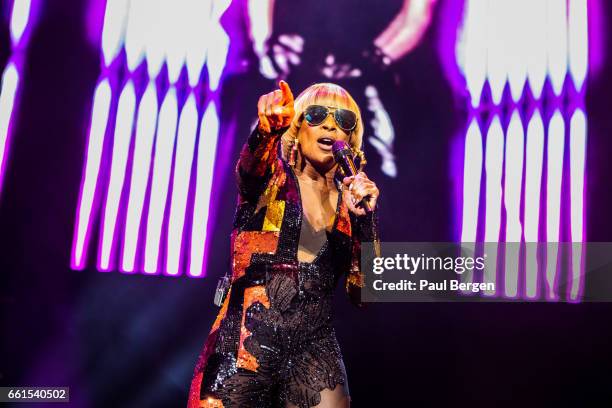 American R&B singer Mary J Blige performs on stage at Ziggo Dome, Amsterdam, Netherlands, 25 October 2016.