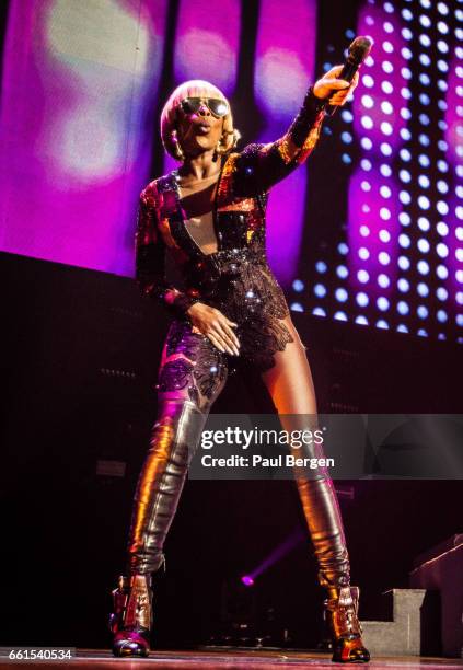 American R&B singer Mary J Blige performs on stage at Ziggo Dome, Amsterdam, Netherlands, 25 October 2016.