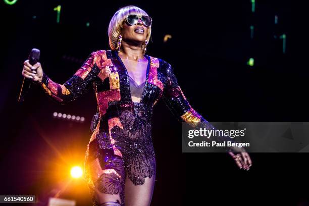 American R&B singer Mary J Blige performs on stage at Ziggo Dome, Amsterdam, Netherlands, 25 October 2016.