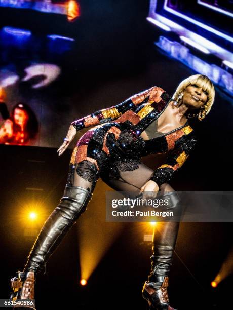 American R&B singer Mary J Blige performs on stage at Ziggo Dome, Amsterdam, Netherlands, 25 October 2016.