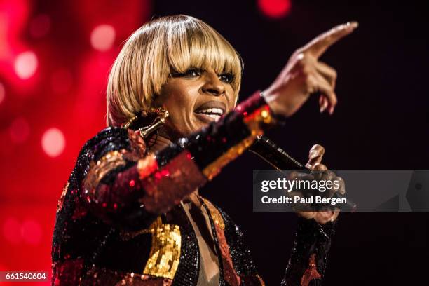 American R&B singer Mary J Blige performs on stage at Ziggo Dome, Amsterdam, Netherlands, 25 October 2016.