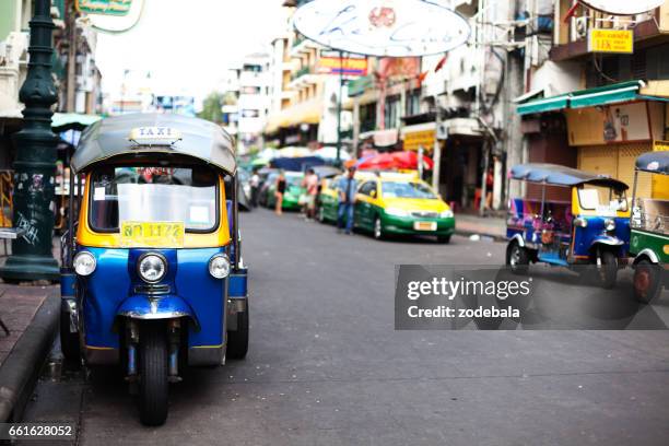 tuk-tuk, bangkok - thailandia stock pictures, royalty-free photos & images