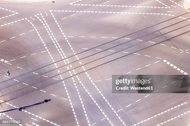 germany, berlin, view of crossroads seen from above - straßenmarkierung stock-fotos und bilder