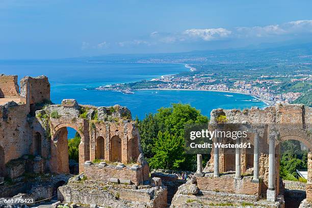 italy, sicily, taormina, teatro greco with giardini naxos in background - giardini naxos stock-fotos und bilder