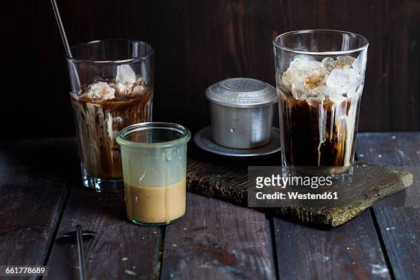 vietnamese iced coffee with strong coffee, sweetened condensed milk, ice - vietnamese culture 個照片及圖片檔