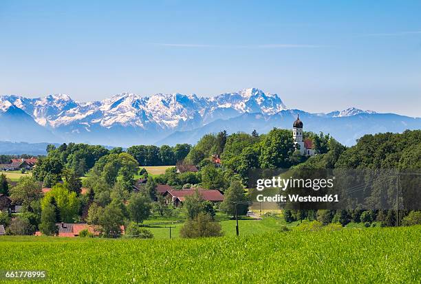 germany, bavaria, upper bavaria, fuenfseenland, alpine foothills, holzhausen, wetterstein mountains and zugspitze - alpenvorland stock pictures, royalty-free photos & images