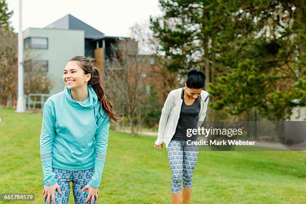 two young women outdoors, exercising - live at leeds 2016 stock-fotos und bilder