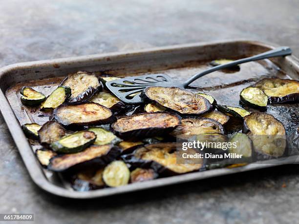 aubergine slices on baking tray - eggplant imagens e fotografias de stock