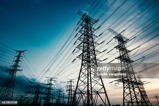 pyloon - energie industrie stockfoto's en -beelden