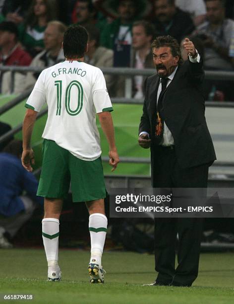 Mexico coach Ricardo Lavolpe gestures to Guillermo Franco