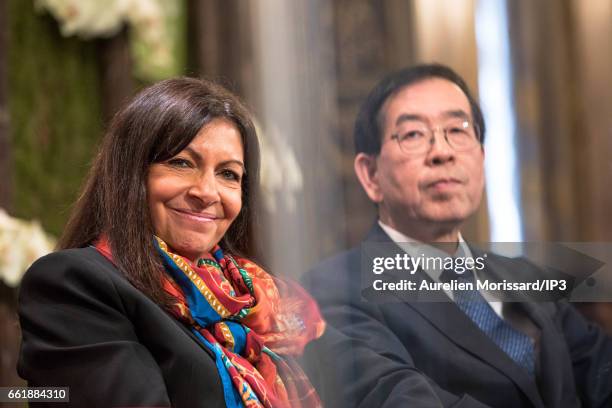 Mayor of Paris and Head of C40 , Anne Hidalgo delivers a speech next to the Mayor of London, Sadiq Khan and Mayor of Seoul, Park Won soon at the City...