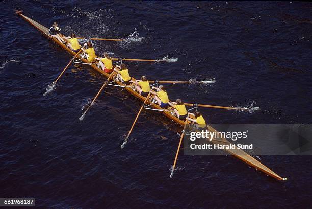 Leadership Ruderboot Ruderboot Von Oben Stock-Fotos und Bilder - Getty Images