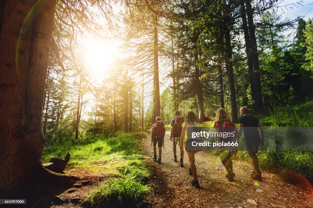 Abenteuer in den Dolomiten: Familie zusammen