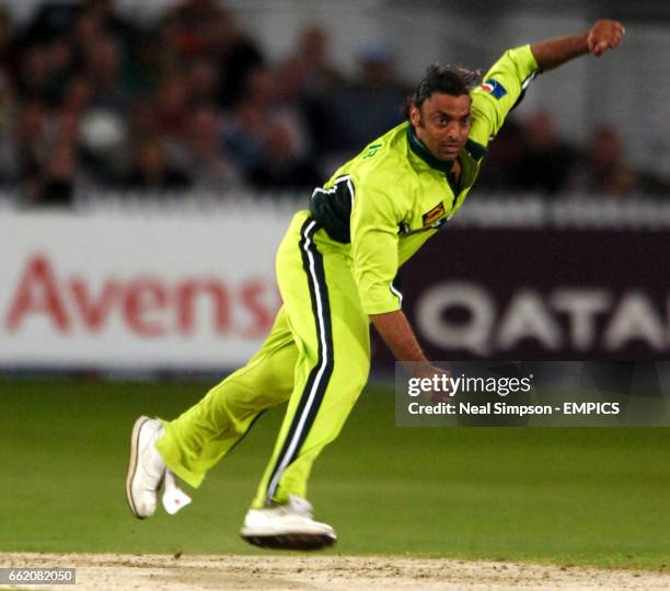 Api Akhtar 855 Shoaib Akhtar Photos Stock Photos, High-Res Pictures, and Images ...