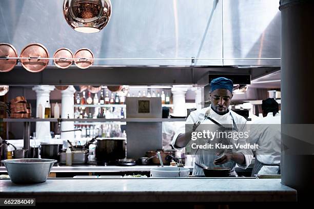 chef cooking in the kitchen of fine restaurant - cocina comercial fotografías e imágenes de stock