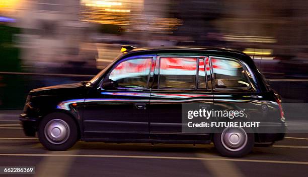 london taxi, central london, england, europe - taxi de londres - fotografias e filmes do acervo