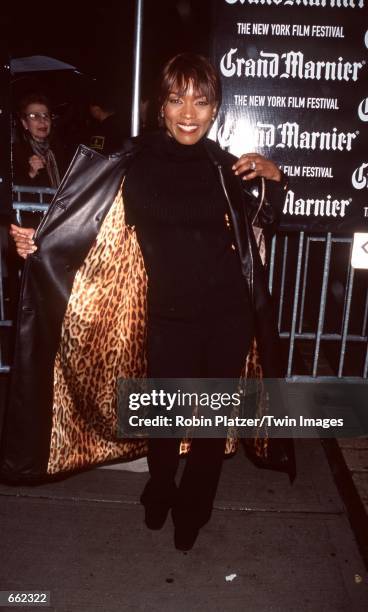 Actress Angela Bassett attends the screening of "Boesman & Lena" September 23, 2000 in New York, NY.