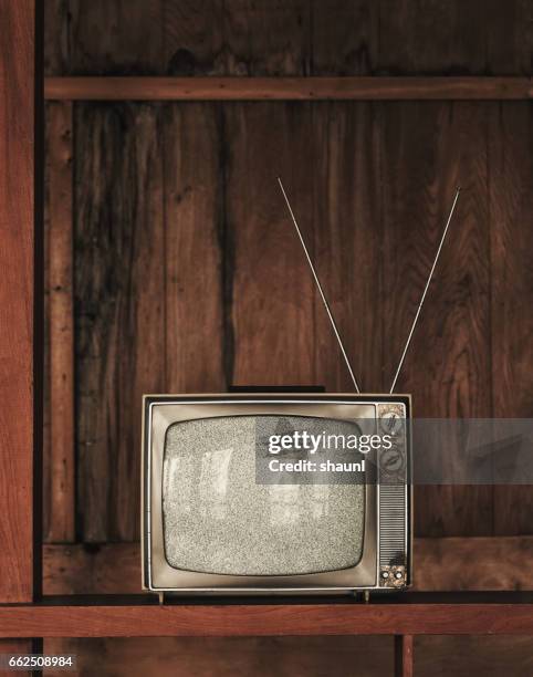 televsion vision - old television stock pictures, royalty-free photos & images