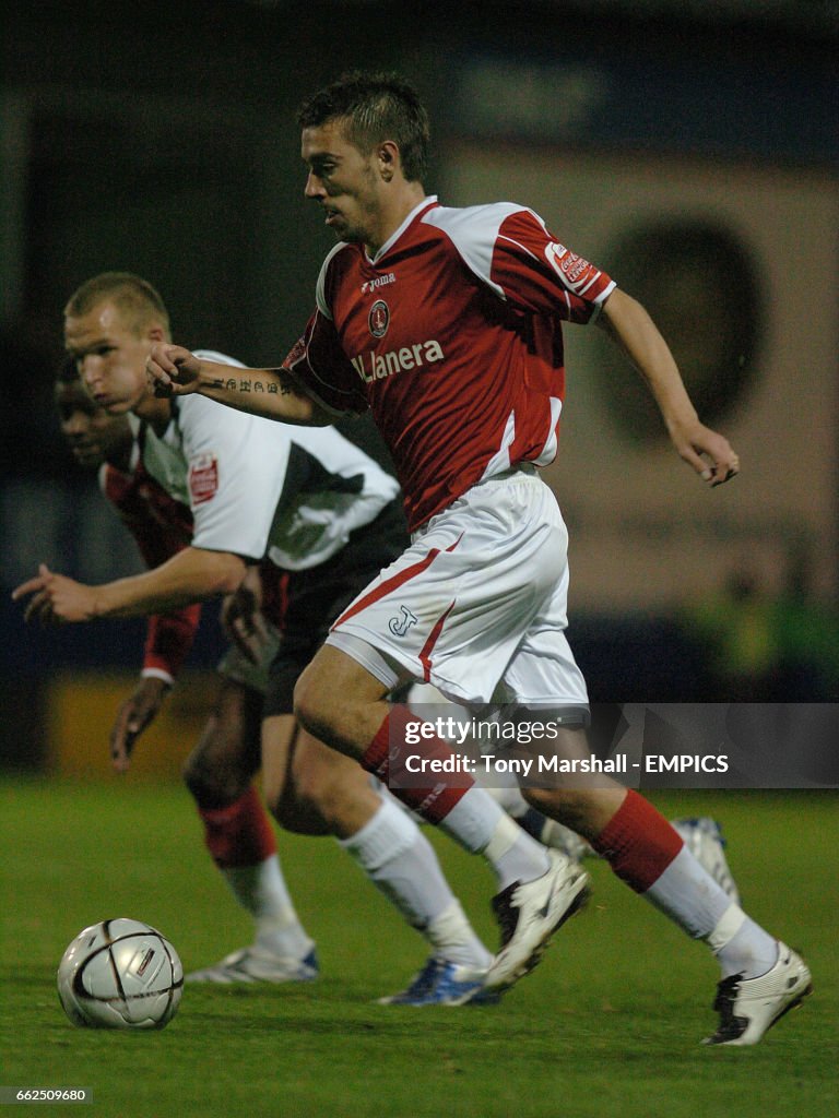 Soccer - Carling Cup - Third Round - Luton v Charlton Athletic - Kenilworth Stadium