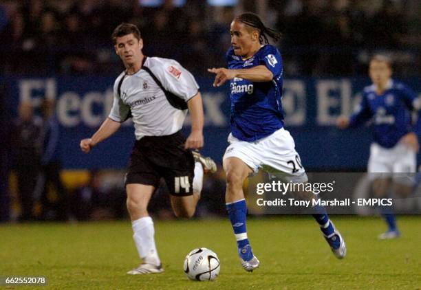 Everton's Steven Pienaar in action with Luton Town's Steve Robinson.