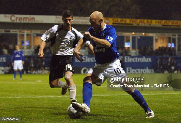Everton's Thomas Gravesen in action with Luton Town's Steve Robinson.