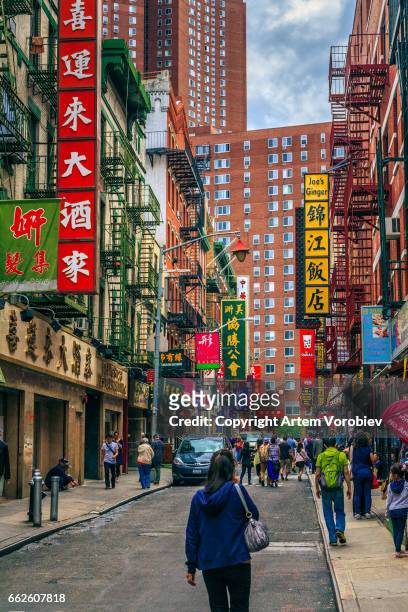 manhattan chinatown street - chinatown stock pictures, royalty-free photos & images