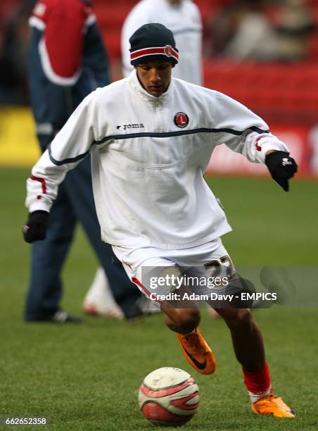 Charlton Athletic's Scott Sinclair warms up prior to kick-off.