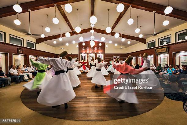 whirling dervishes ceremony - soefisme stockfoto's en -beelden