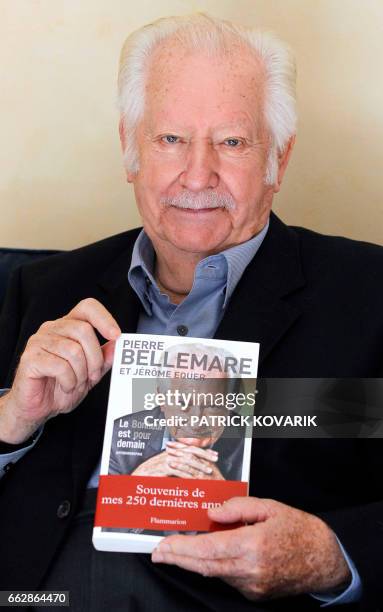 Ancien animateur, musicien, producteur et auteur, Pierre Bellemare pose avec son autobiographie intitulée "Le bonheur est pour demain", le 25 octobre...