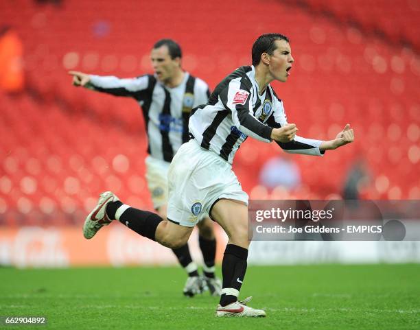 Adam Rundle Football 102 Adam Rundle Stock Photos, High-Res Pictures, and Images - Getty Images
