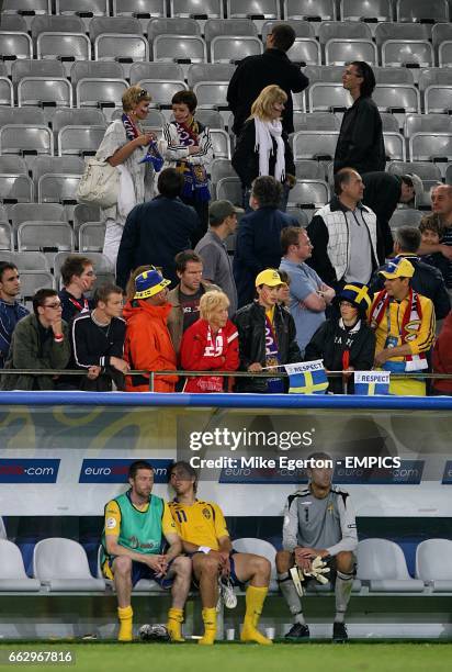 Sweden's Mikael Nilsson , Johan Elmander and Andreas Isaksson sits dejected on the bench after the final whistle.