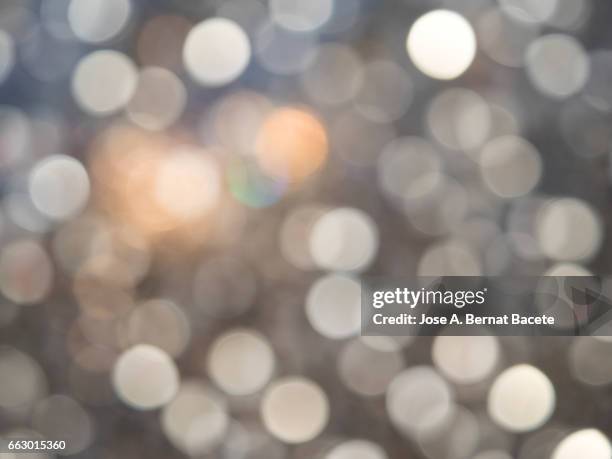 close-up of defocused light in the shape of circles - resplandeciente stock pictures, royalty-free photos & images