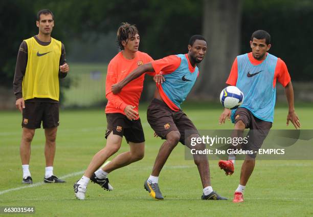 Barcelona manager Josep 'Pep' Guardiola watches over David Corcoles Alvaraz, Seydou Keita and Dani Alves in training