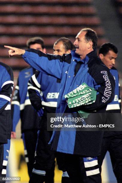 Gremio Coach coach Luiz Felipe Scolari gives out his orders