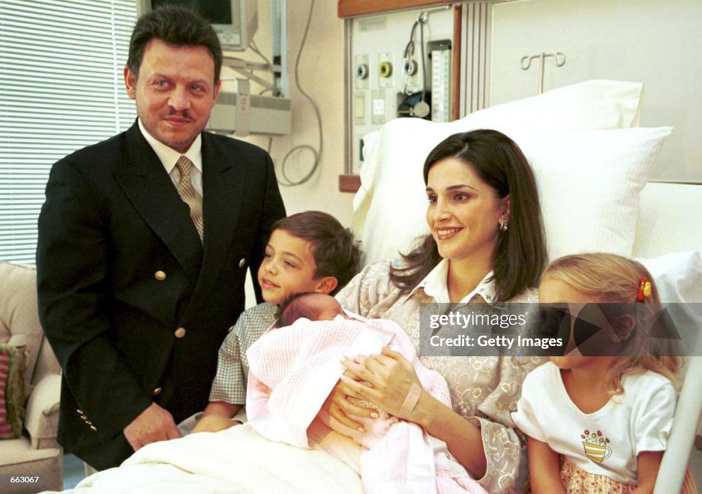 King and Queen of Jordan Present New Daughter
