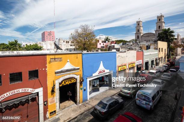 colorful mexican storefronts in the historical center of merida, mexico - merida mexico stock-fotos und bilder