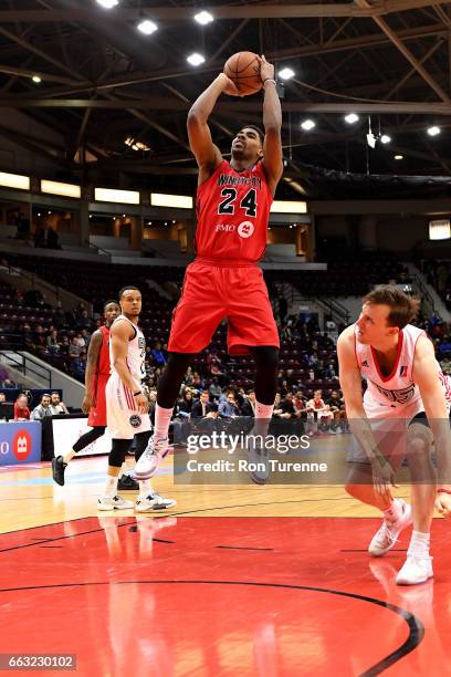 Wesley Saunders of the Windy City Bulls shoots the ball against the Raptors 905 on March 30, 2017 in Mississauga, Ontario, Canada. NOTE TO USER: User...