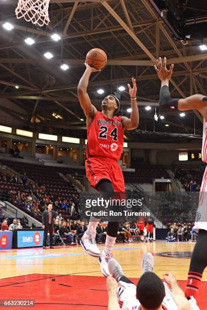 Wesley Saunders of the Windy City Bulls drives to the basket against the Raptors 905 on March 30, 2017 in Mississauga, Ontario, Canada. NOTE TO USER:...