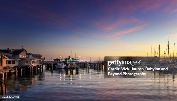 pink clouds and sunrise at fisherman's wharf in monterey, california - cidade de monterey califórnia - fotografias e filmes do acervo