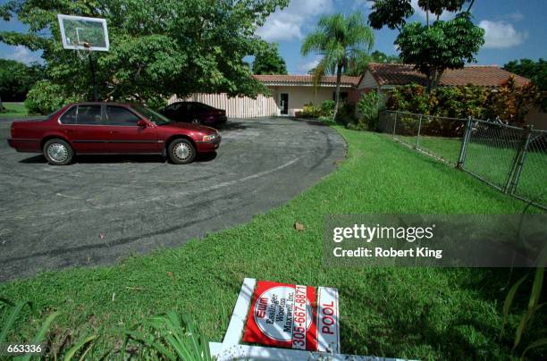 Simpson's new $625,000 house sits behind palm trees September 27, 2000 in Miami. The house has five bedrooms, four baths, a pool, and guest house set...