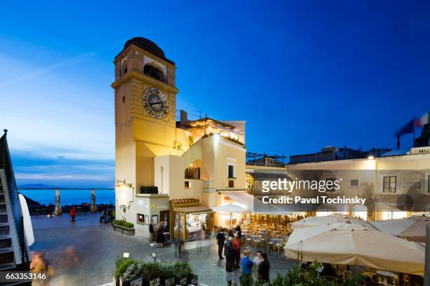 famous la piazetta clock tower after sunset, capri, italy - isola di capri 個照片及圖片檔