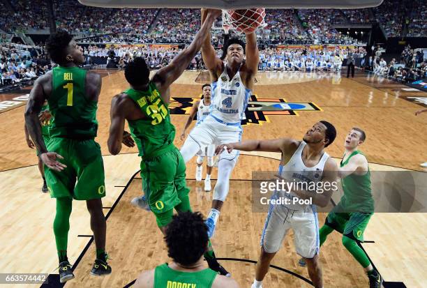Isaiah Hicks of the North Carolina Tar Heels dunks against Kavell Bigby-Williams and Jordan Bell of the Oregon Ducks in the first half during the...
