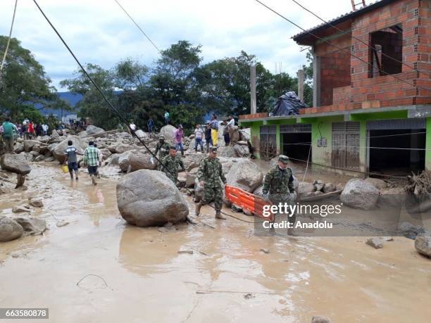 Colombian soldiers evacuate the victims of a deadly avalanche that happened following heavy rains in Macoa, Putumayo Colombia on April 01, 2017. At...