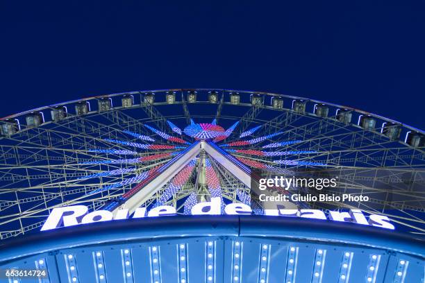 roue de paris - attrezzatura per illuminazione photos et images de collection