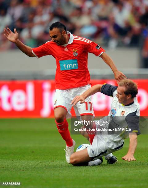 Sunderland's Russell Anderson and Benfica's Carlos Martins