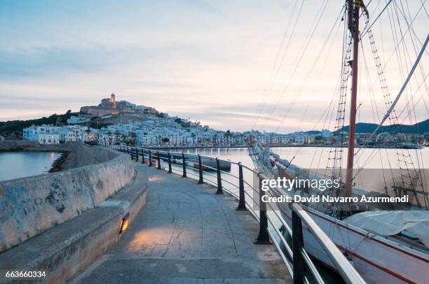 magic sunset in ibiza - vida en la ciudad 個照片及圖片檔